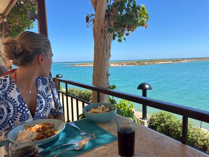 Flere vælger at udskyde det danske efterår med en solferie sydpå, her i El Gouna, Egypten