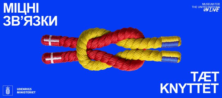 Knob i det ukrainske og danske flags farver med navnet på initiativet TÆT KNYTTET - МІЦНІ ЗВ’ЯЗКИ.