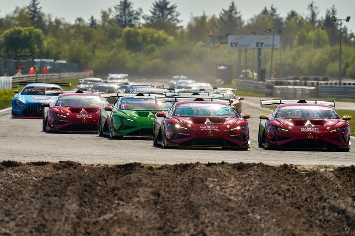 De vilde superbiler i Special Saloon Car er blandt hovednavnene, når Forårsløbet på FDM Jyllandsringen afvikles i weekenden. Der er også biler fra Super GT, TCR Denmark, Legend Cars Cup og Danish Endurance Championship.
