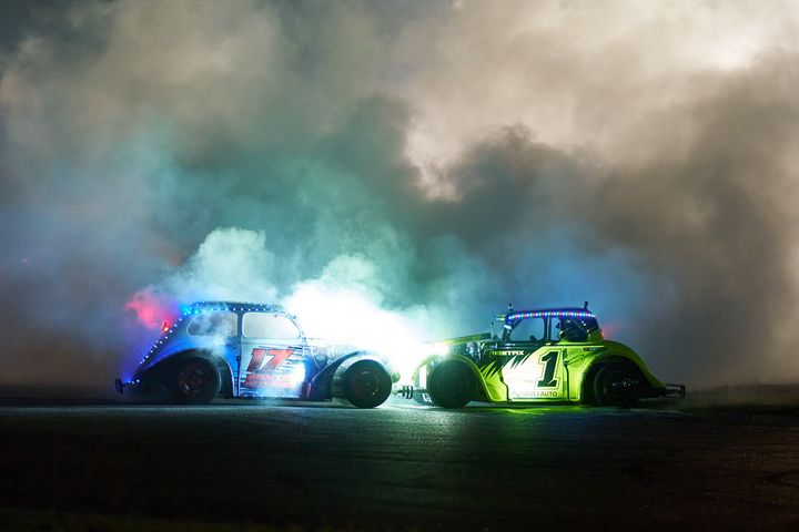 Legend Cars Cup er altid leveringsdygtige i action og ballade ved Night Race.