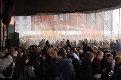 Mere end 3.000 kommende håndværkere og akademikere fra 30 uddannelsesinstitutioner fra hele landet mødes i dag til AFTRYK Festival, der afholdes i den kommende bydel Travbyen i Billund.