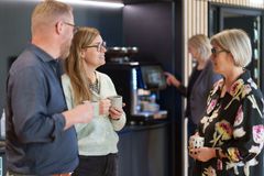 Arbejdspladsens gode kaffemaskine er den med rigtig mælk