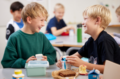 Mejeriernes Skolemælkslegat uddeler to gange om året midler til fællesskabs- og sundhedsfremmende aktiviteter. Der kan søges om op til 5000 kr. pr. gang. Legatet uddeles forår og efterår.