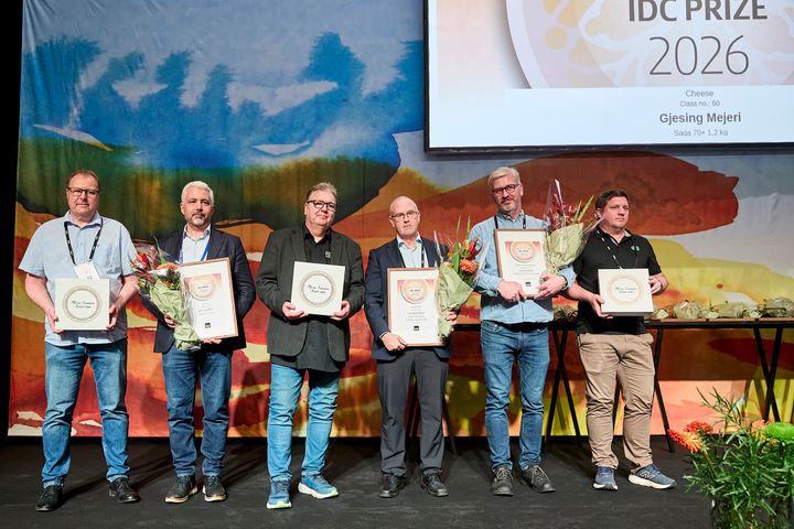 Vinderne af årets IFC priser er fra venstre: Gjesing Mejeri (Nicolaj Miskow og Allan Kristensen), Linköping Mejeri (Kim Nielsen og Thomas Nilsson) og Götene Mejeri (Knut Jung og Fredrik Alnemar). Foto: Tony Brøchner.