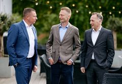 Fra venstre: Peter Schelde, CEO i Comwell Hotels, Thorbjørn Lange, chef for ejendomme og infrastruktur i Sampension, og Ino Dimsits, adm. direktør i AKF.