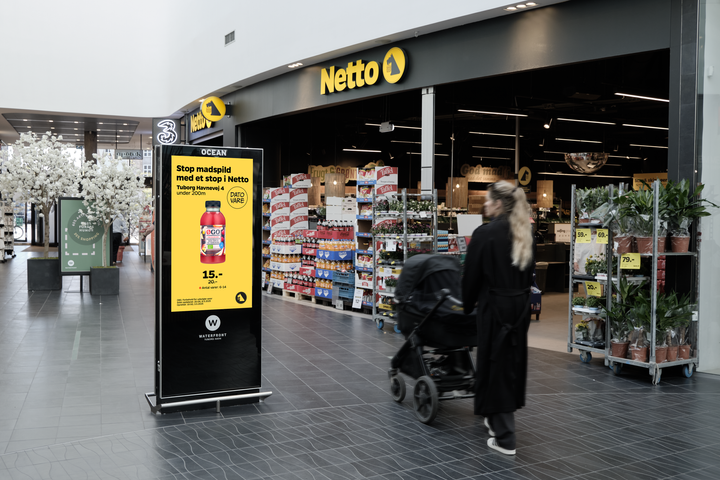 I en ny og innovativ tilgang til bekæmpelse af madspild, præsenterer Netto nu et banebrydende initiativ, der bringer datovarer ud i bybilledet.