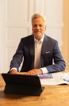 Dr. Manfred Knof