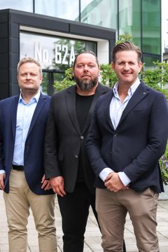 Fra venstre: CCO Michael Poulsen, ejere og direktører Anders Jochumsen og Rasmus Jørgensen.