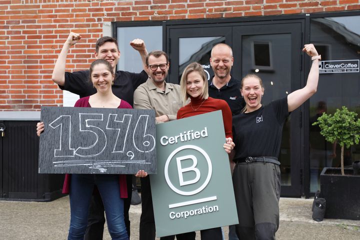 CleverCoffee har været certificeret B Corp siden 2021 - men er lige blevet recertificeret med en rekordhøj score.