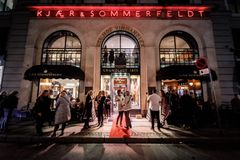 Selvom Kjær & Sommerfeldt har over 150 års tradition bag sig og ikoniske fysiske butikker, har virksomheden i dag forvandlet sig til en moderne og digitalt funderet organisation.