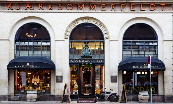Selvom Kjær & Sommerfeldt har over 150 års tradition bag sig og ikoniske fysiske butikker, har virksomheden i dag forvandlet sig til en moderne og digitalt funderet organisation.