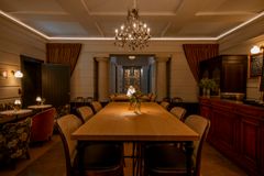 Danmarks ældste vinhandel, Kjær & Sommerfeldt, har vundet den prestigefyldte German Design Award 2026 i kategorien "Excellent Architecture – Interior Architecture Public" for deres butik i Odense.