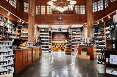 Selvom Kjær & Sommerfeldt har over 150 års tradition bag sig og ikoniske fysiske butikker, har virksomheden i dag forvandlet sig til en moderne og digitalt funderet organisation.