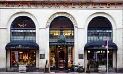 Selvom Kjær & Sommerfeldt har over 150 års tradition bag sig og ikoniske fysiske butikker, har virksomheden i dag forvandlet sig til en moderne og digitalt funderet organisation.