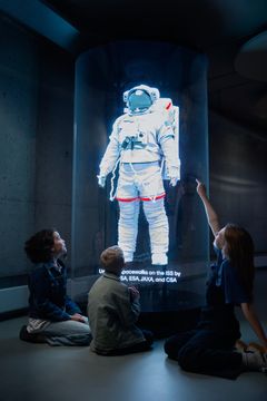 Astronaut-dragter i hologram