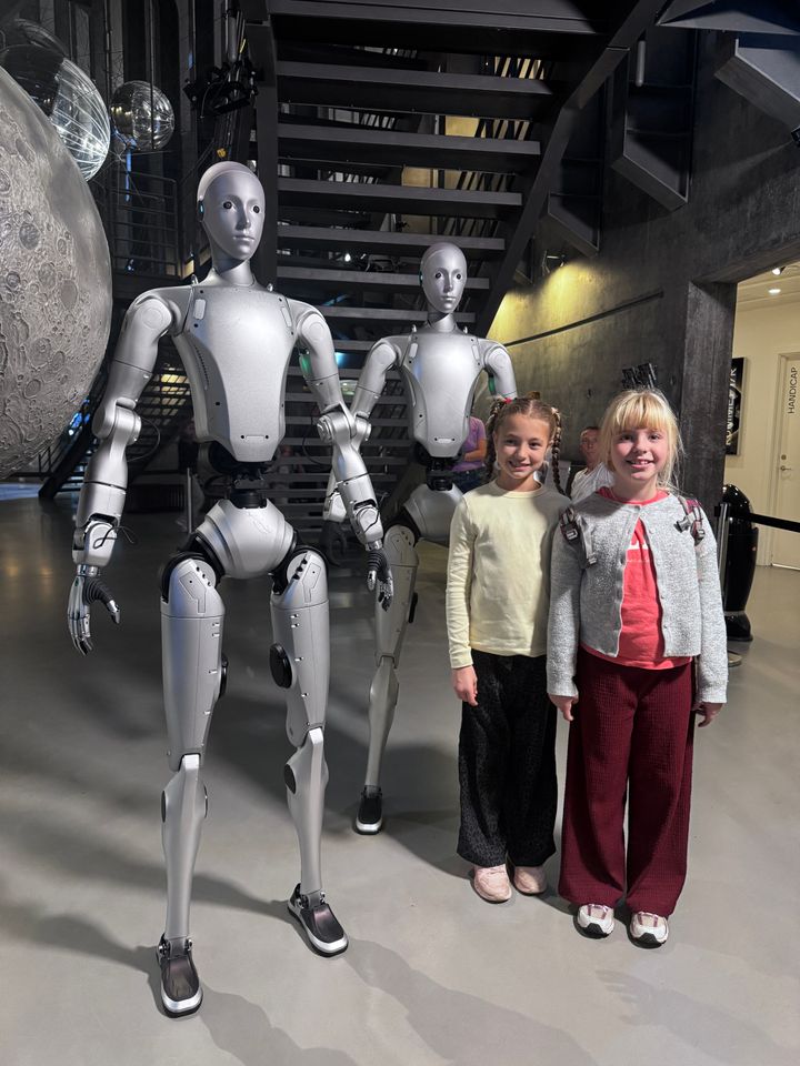 Hvad skal robotterne i Planetarium hedde?