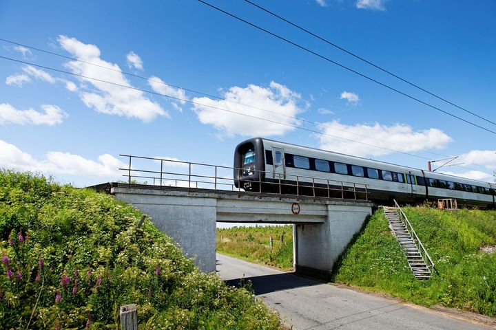 35 gange i 2026 har køretøjer påkørt Banedanmarks broer