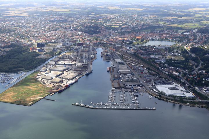 Luftfoto af Kolding Havn, set fra fjordsiden