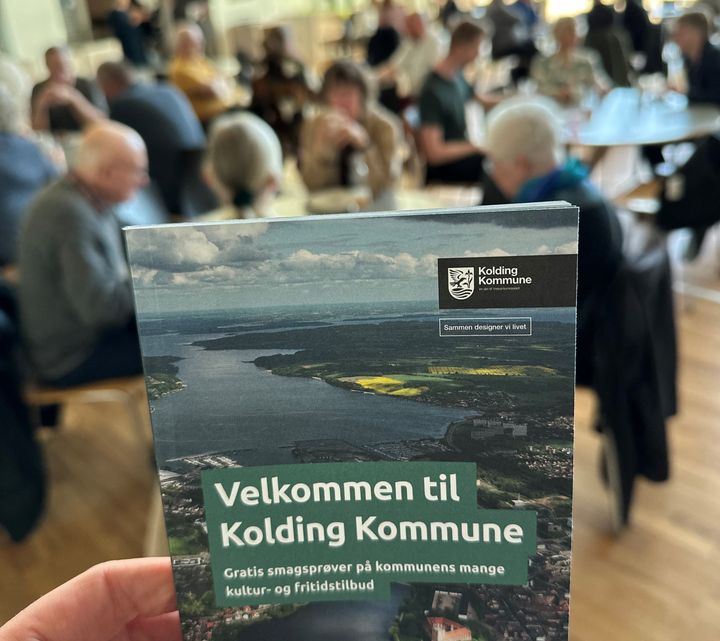 En folder med teksten "Velkommen til Kolding Kommune"