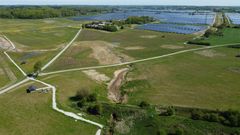 Viuf Solcellepark omfatter ca. 344 hektar, hvoraf ca. 222 hektar ligger i Kolding Kommune og ca. 122 hektar ligger i Vejle Kommune