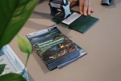 Et foto af forsiden af et hæfte, hvorpå der står Welcome to Kolding Municipality