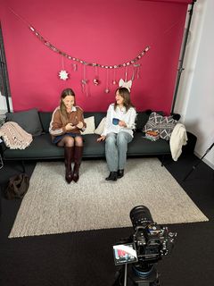 Behind the scenes til optagelser af julekampagne m. Mai Cermeño og Nadja Hansen