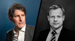 Delt billede med to portrætter af mænd: til venstre en mand med krøllet hår i blazer og hvid skjorte mod blå baggrund, til højre en mand i jakkesæt med slips i sort/hvid mod mørk baggrund.