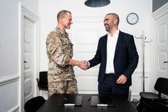 CEO for Systematic, Nikolaj Bramsen, og chef for FMI, generalløjtnant Per Pugholm Olsen.