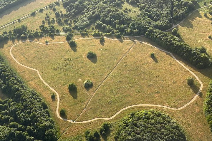 Luftfoto af området, hvor den 6 hektar store badesø skal ligge.