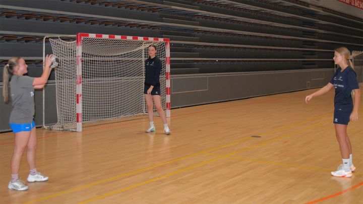 Thea Hald, Naja Damholdt og Ida Mikkelsen er alle blevet frivillige trænere hos Randers Freja efter af have været på TrænerAkademiet 2.0.