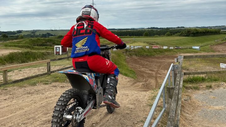 På Honda Park Randers kan der nu køres motocross på elektriske motorcykler