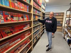Hanne Larsen, indehaver af Læsehesten, er rykket ind i de nye lokaler på Gl. Hadsundvej, hvor hylderne nu er fyldt med bøger og tegneserier til virksomhedens webshop.