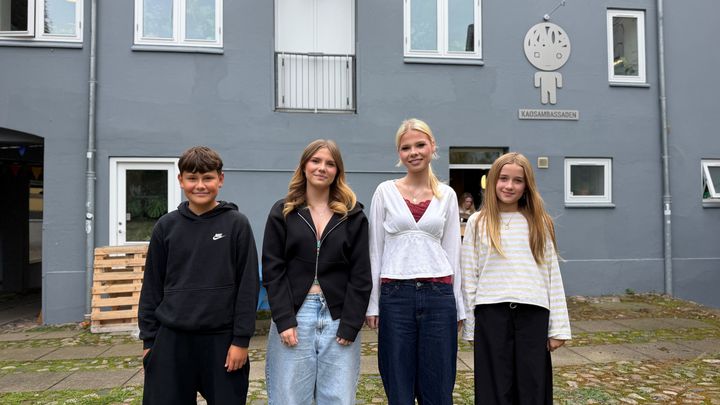 Det nye formandskab i Randers Fælleselevråd fra venstre: Alfred Greve Mogensen fra 6. klasse på Havndal Skole og Børneby, Lena Julia Jegerska fra 9. klasse på Nørrevangsskolen, Zafira Brandstrup Hou fra 9. klasse på Langå Skole og Signe Mailund Eriksen fra 6. klasse på Hornbæk Skole