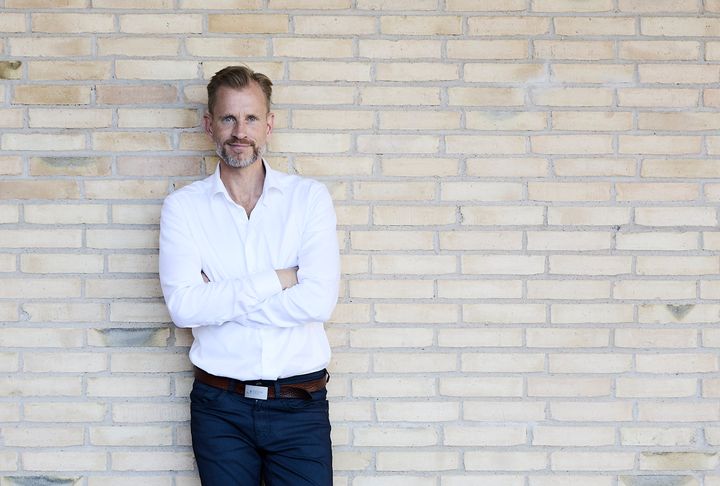 Henrik Vestergaard Stokholm er kendt for sit fokus på og arbejde med unges trivsel og mentale sundhed. Han besøger Randers Bibliotek i anledning af projektet 'Godt Du Kom'.