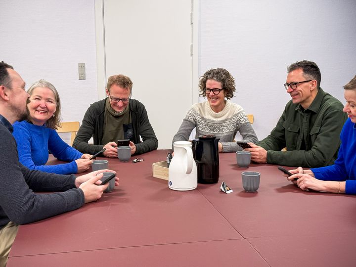 Inger Nygaard Kaad styrer løjerne i den nye dramalæsekreds på Randers Bibliotek.