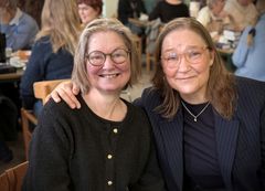 Bibliotekar Rikke Bødker sammen med Lene Graugaard-Jensen, chef for Litteratur og Læring på Randers Bibliotek.