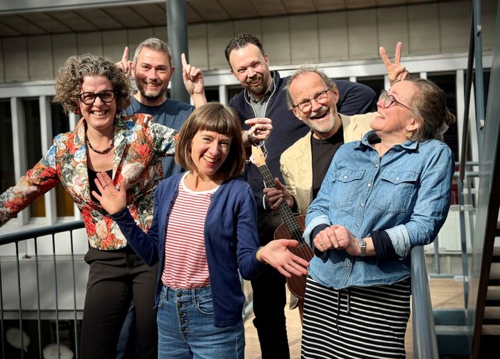 Inger Nygaard Kaad, Henrik Secher Nielsen, Louise Boel, Martin Minka, Peter Elmelund og Rebecca Muck Jepsen fortæller om sjove bøger i ny bogcafé.