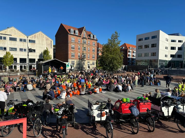Små Synger Sammen i Randers på Jens Otto Krags Plads 10. september 2026.