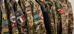 Uniformen der truppenstellenden Nationen