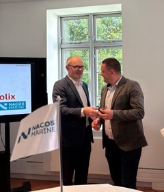Fejring 1. juli for startskuddet på det nye ejerskab og firmanavn. Her direktør Christian Skytte og Thomas Heldarskard-Winnerskjold, Group CEO NACOS Marine