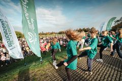 Opvarmningsdans på Skolernes Motionsdag 2025 på Uglegårdsskolen i Solrød