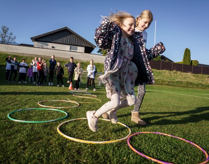 Skolernes Motionsdag byder på et hav af forskellige aktiviteter landet over. Billedet her er fra motionsdagen på Vemmelev Skole i 2024.