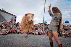 Kunstnergruppen BaroloSolo med forstillingen Haute Heure ved Passage Festival i Helsingør 2025
