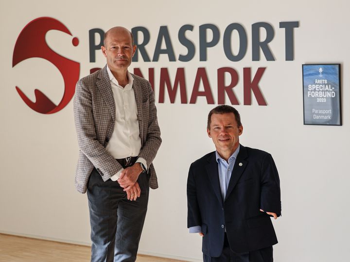 Henrik Holtegaard, direktør i KV Fonden, og John Petersson, formand i Parasport Danmark