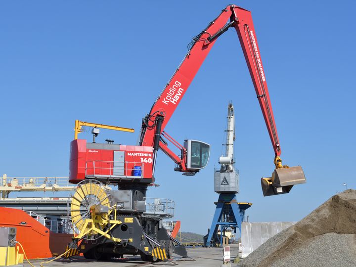 Mantsinenkran i arbejde på Kolding Havn