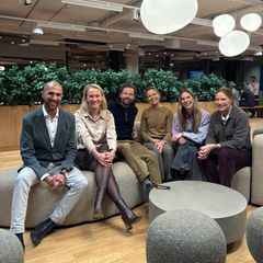 Nye og eksisterende medlemmer fra FLA Leaderships advisory board samt ledelsen. Fra venstre: Sumit Sudan, stifter og direktør Maria Anker Andersen, Casper Kirketerp-Møller, Britta Korre Stenholt, Head of Strategic Projects Sofia Bang Frydkjær og Ida Bratting Kongsted