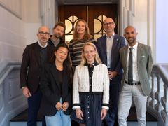 Gruppefoto af stifter og adm. direktør af FLA Leadership, Maria Anker Andersen, sammen med Thomas Hofman-Bang, adm. direktør ved Industriens Fond og bestyrelse ved FLA Leadership