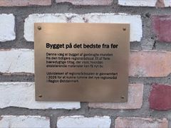 Mursten fra den tidligere tilbygning, der blev lavet i 2009, er genbrugt ved udvidelsen i 2026.