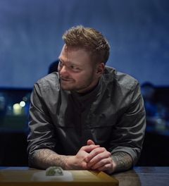 Rasmus Munk i køkkenet på Alchemist