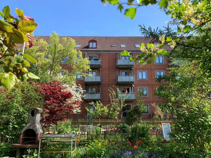 En ny aftale skal sikre flere almene boliger i 18 kommuner ved at hæve det maksimumbeløb, som boligforeningerne må bygge for. Lejernes LO roser aftalen.